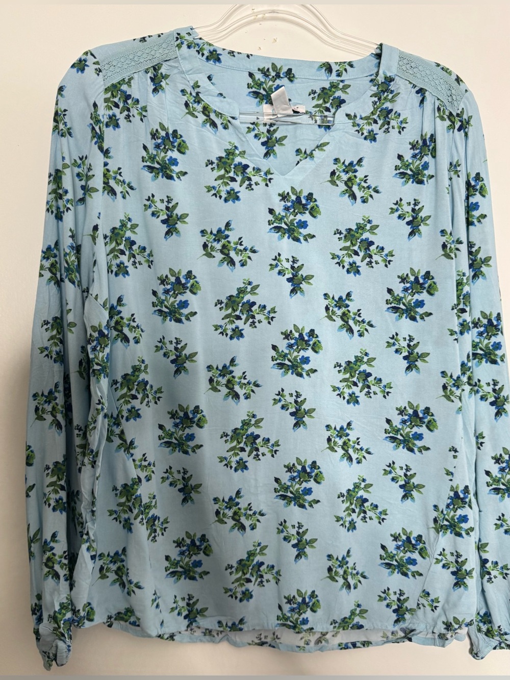 Light Blue Floral Long-Sleeve V-Neck Top with Lace Shoulder Detail size small